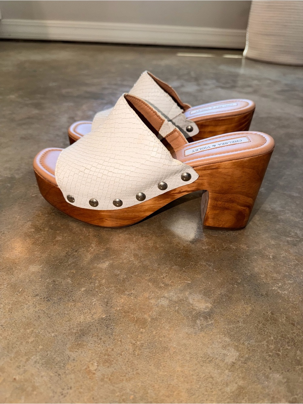 Chelsea & Violet White Snakeskin Wood Clog Mule Heels Studded Platform Size 9 - Picture 4 of 11